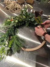 Load image into Gallery viewer, Holiday Wreath Workshops - Reservation